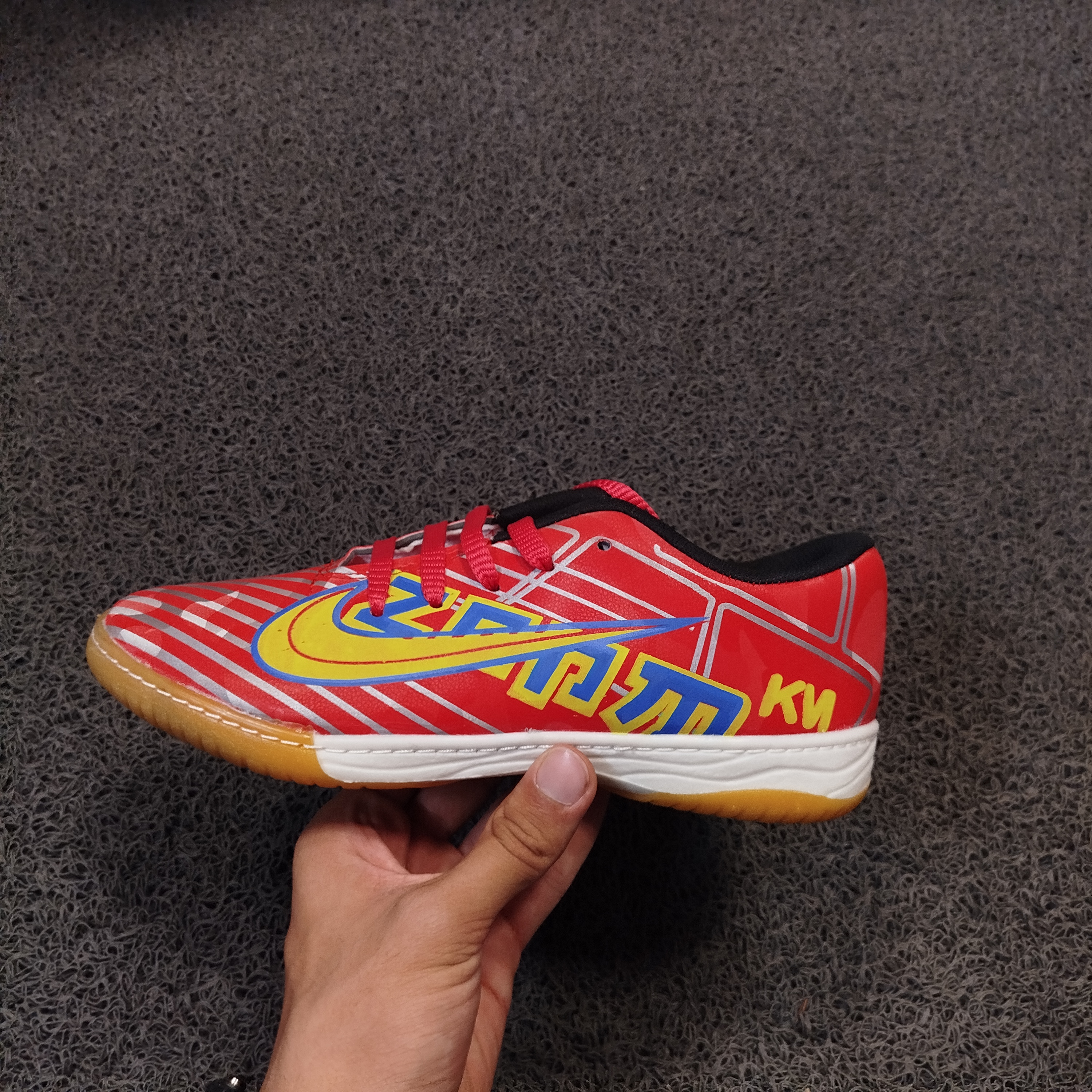 کفش سالنی پسرانه NIKE ZOOM رنگ قرمز