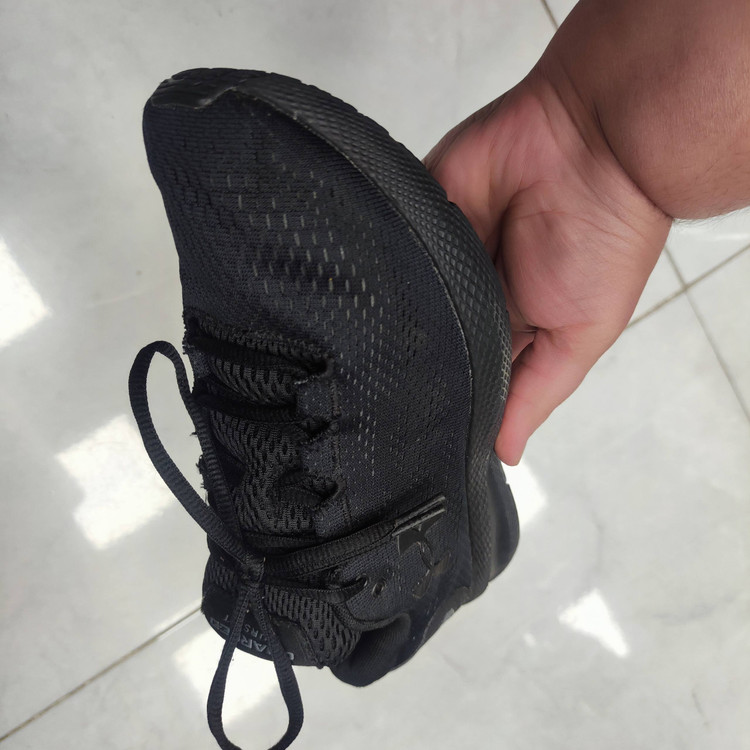 کفش استوک رانینگ اندرارمور